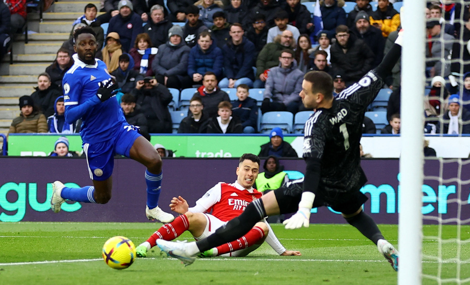 受采访时提 受采访时提